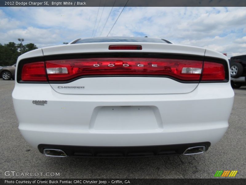 Bright White / Black 2012 Dodge Charger SE