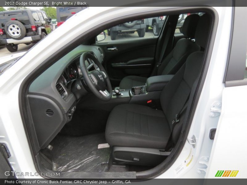 Bright White / Black 2012 Dodge Charger SE