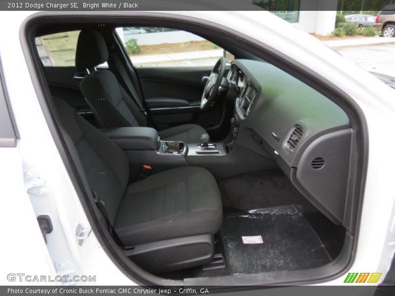 Bright White / Black 2012 Dodge Charger SE