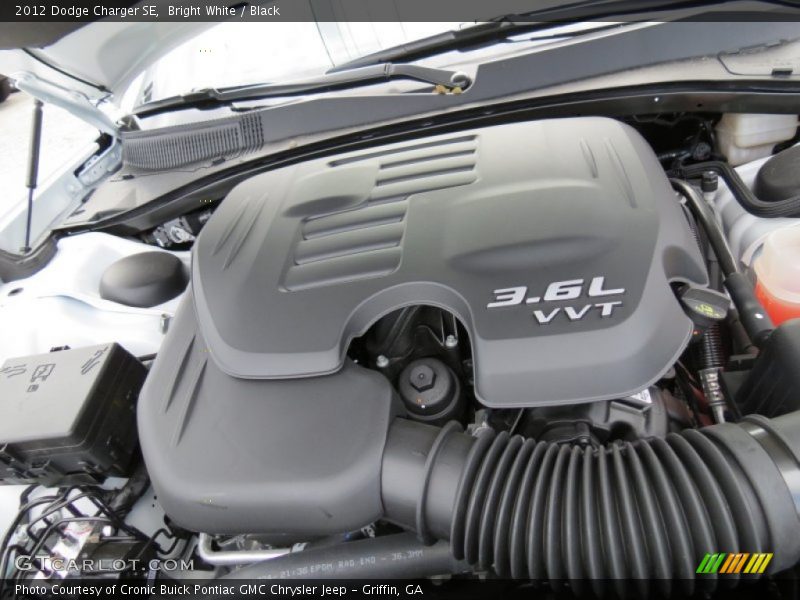 Bright White / Black 2012 Dodge Charger SE