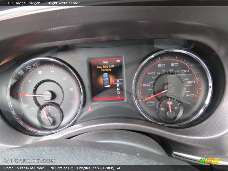Bright White / Black 2012 Dodge Charger SE
