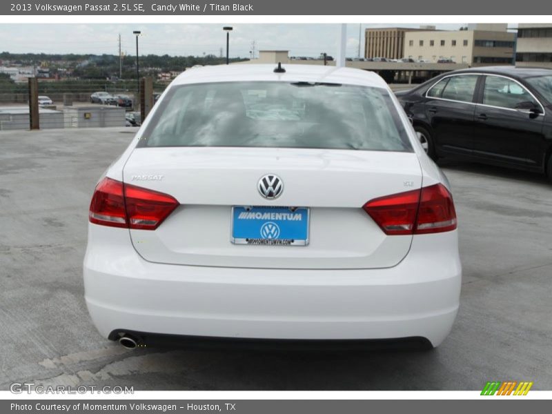 Candy White / Titan Black 2013 Volkswagen Passat 2.5L SE