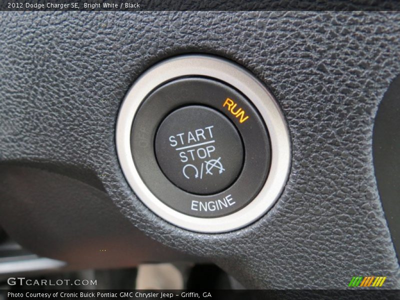 Bright White / Black 2012 Dodge Charger SE