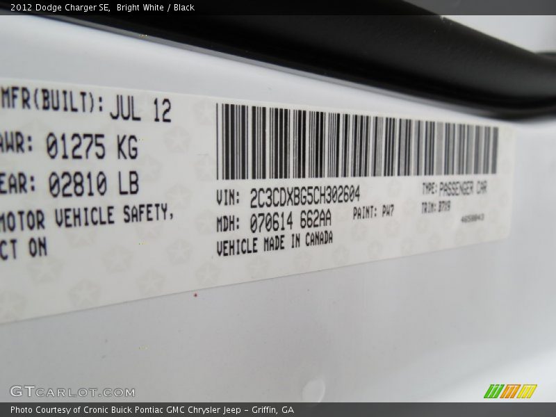 Bright White / Black 2012 Dodge Charger SE