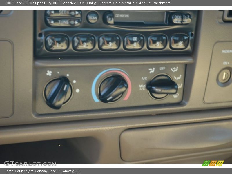 Harvest Gold Metallic / Medium Parchment 2000 Ford F350 Super Duty XLT Extended Cab Dually