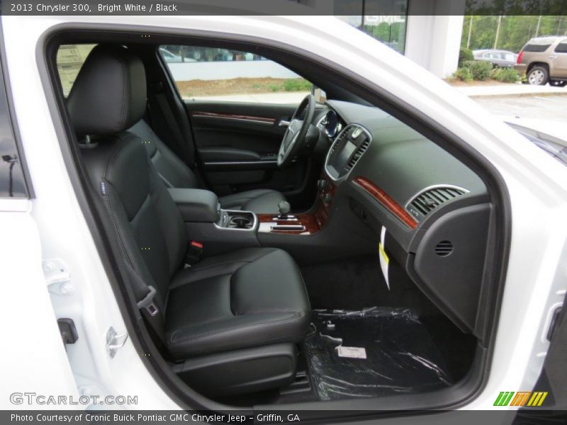 Bright White / Black 2013 Chrysler 300