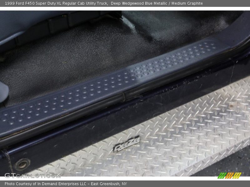 Deep Wedgewood Blue Metallic / Medium Graphite 1999 Ford F450 Super Duty XL Regular Cab Utility Truck