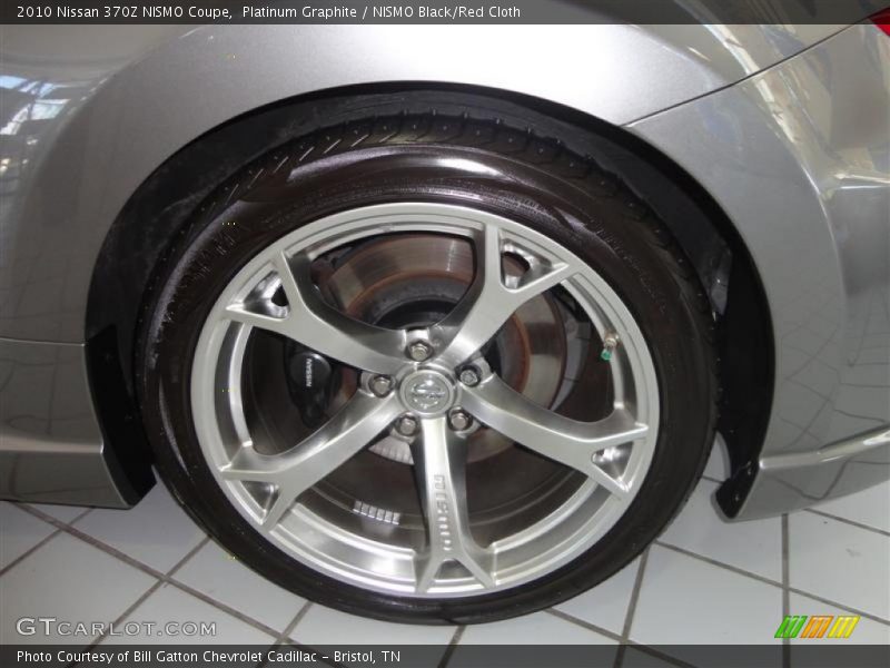 Platinum Graphite / NISMO Black/Red Cloth 2010 Nissan 370Z NISMO Coupe
