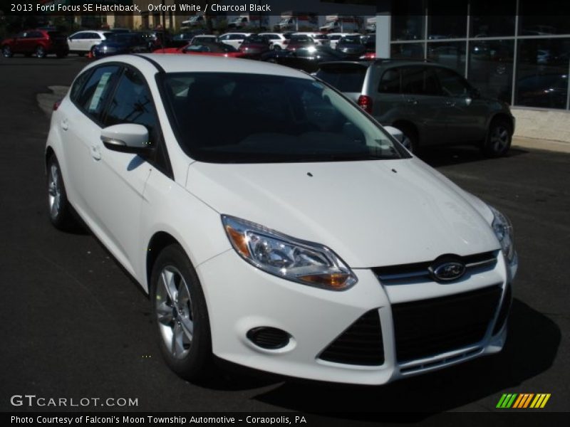 Oxford White / Charcoal Black 2013 Ford Focus SE Hatchback