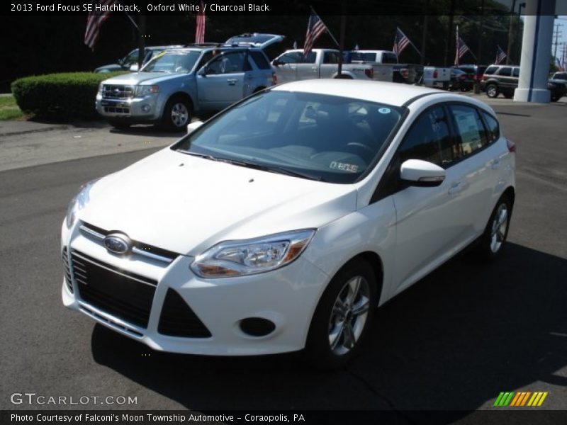 Oxford White / Charcoal Black 2013 Ford Focus SE Hatchback