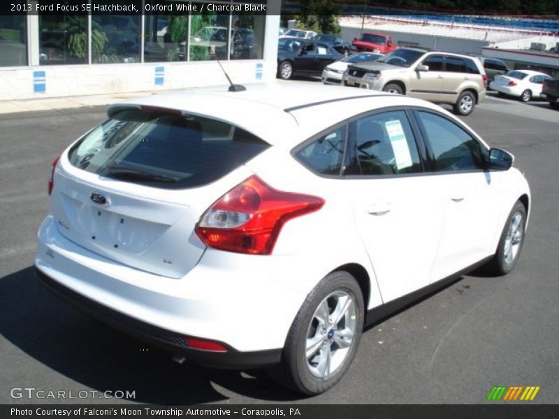 Oxford White / Charcoal Black 2013 Ford Focus SE Hatchback