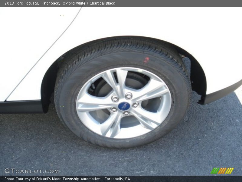 Oxford White / Charcoal Black 2013 Ford Focus SE Hatchback