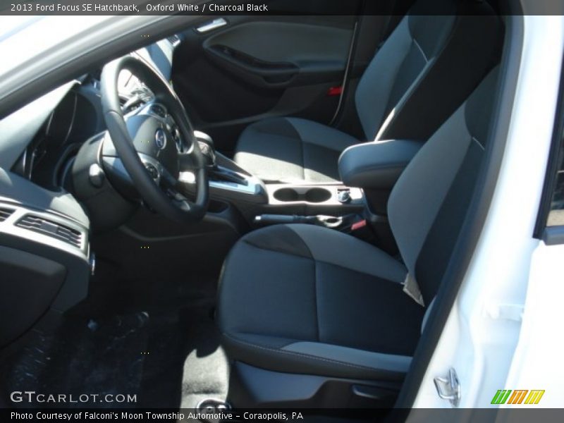 Oxford White / Charcoal Black 2013 Ford Focus SE Hatchback