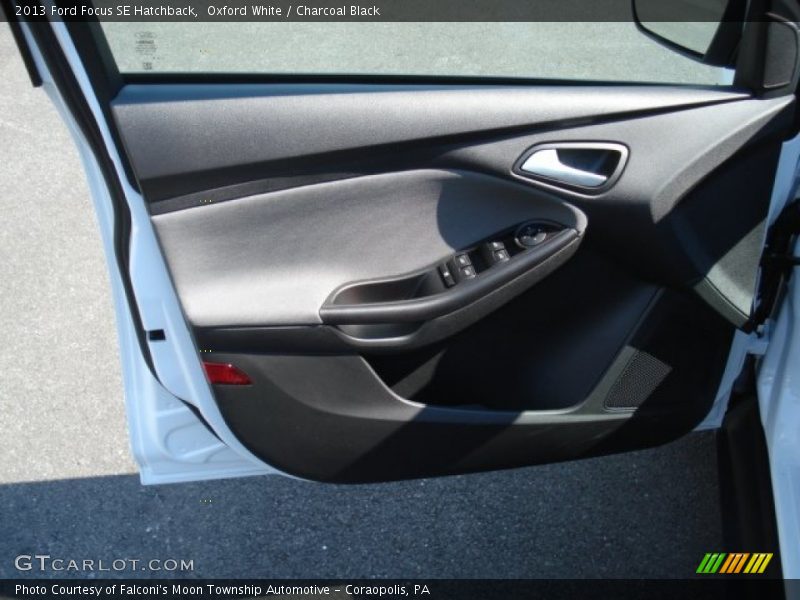 Oxford White / Charcoal Black 2013 Ford Focus SE Hatchback