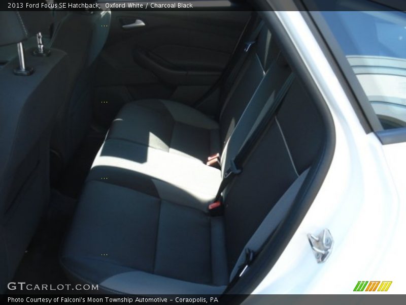 Oxford White / Charcoal Black 2013 Ford Focus SE Hatchback