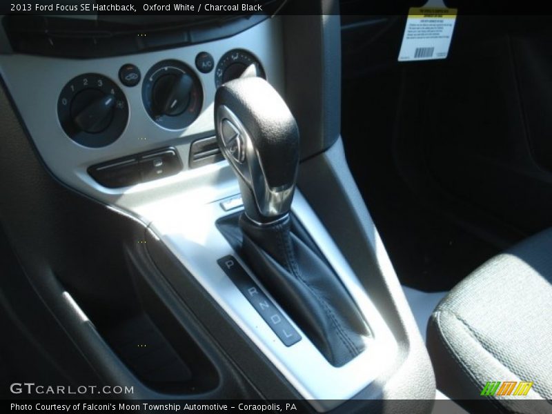Oxford White / Charcoal Black 2013 Ford Focus SE Hatchback