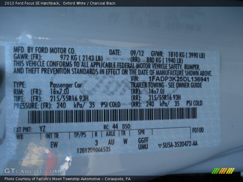Oxford White / Charcoal Black 2013 Ford Focus SE Hatchback
