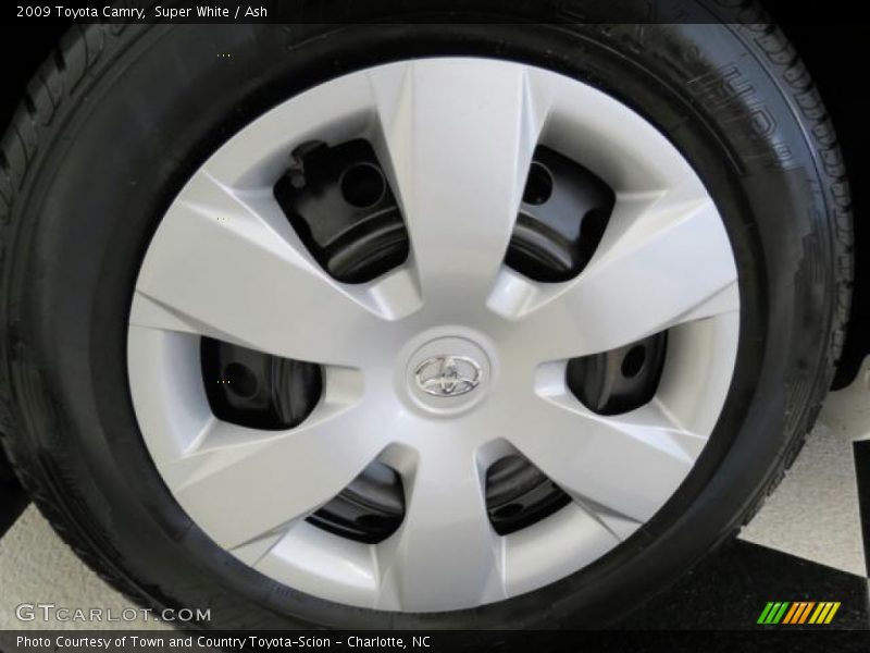 Super White / Ash 2009 Toyota Camry