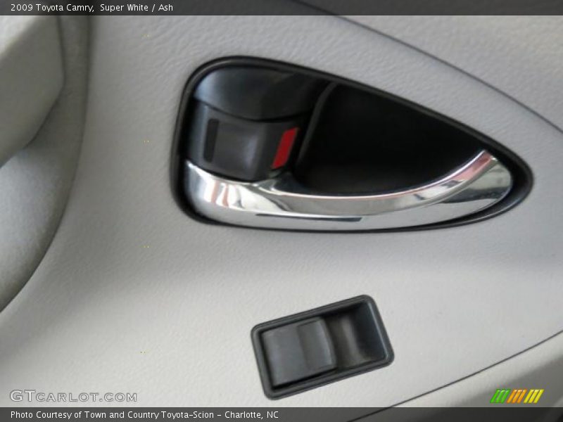 Super White / Ash 2009 Toyota Camry