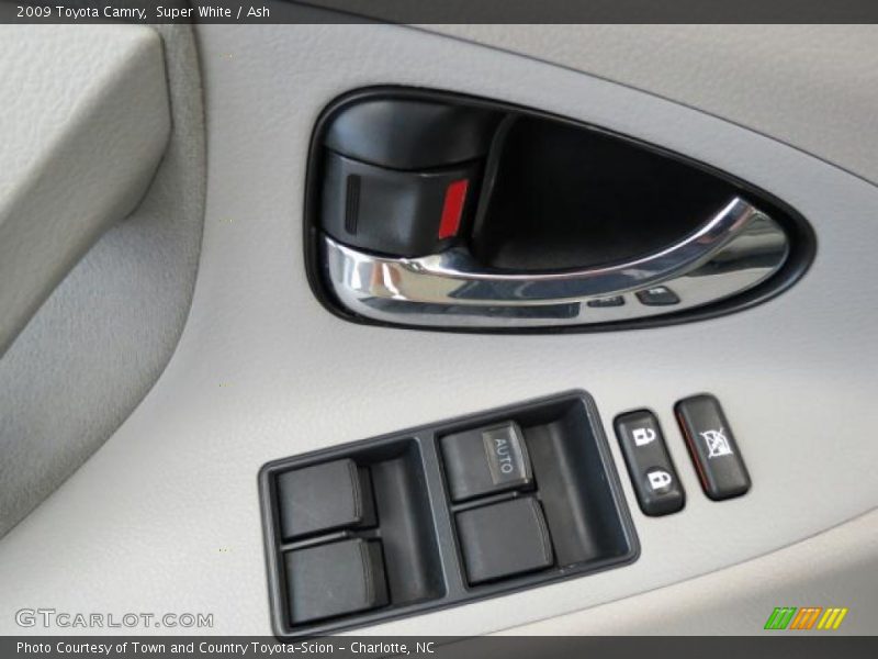 Super White / Ash 2009 Toyota Camry