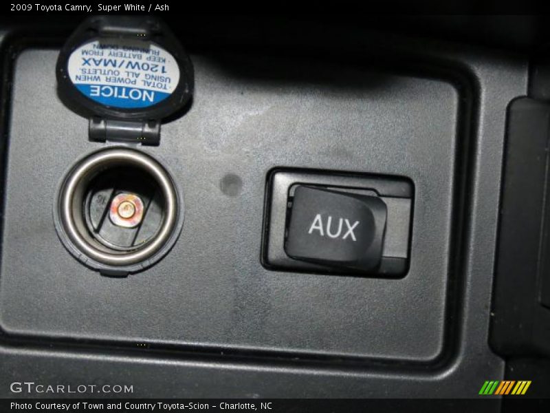 Super White / Ash 2009 Toyota Camry