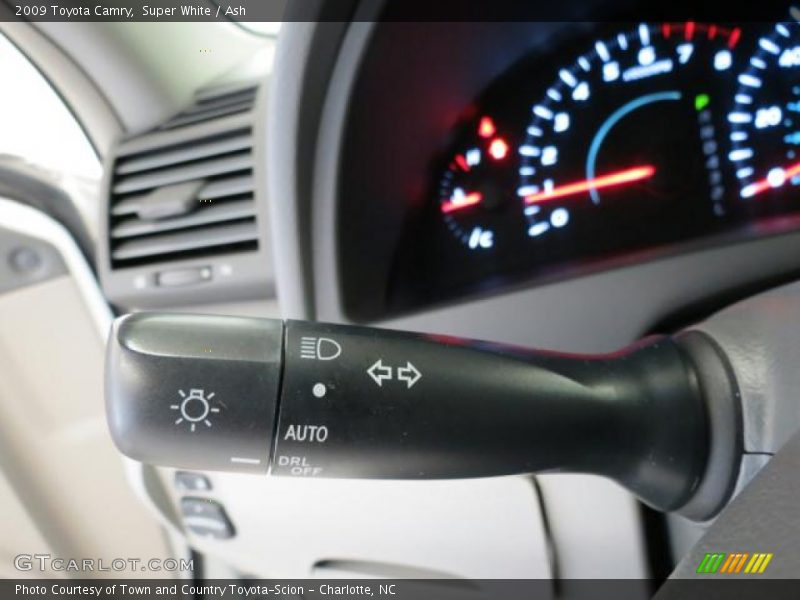 Super White / Ash 2009 Toyota Camry