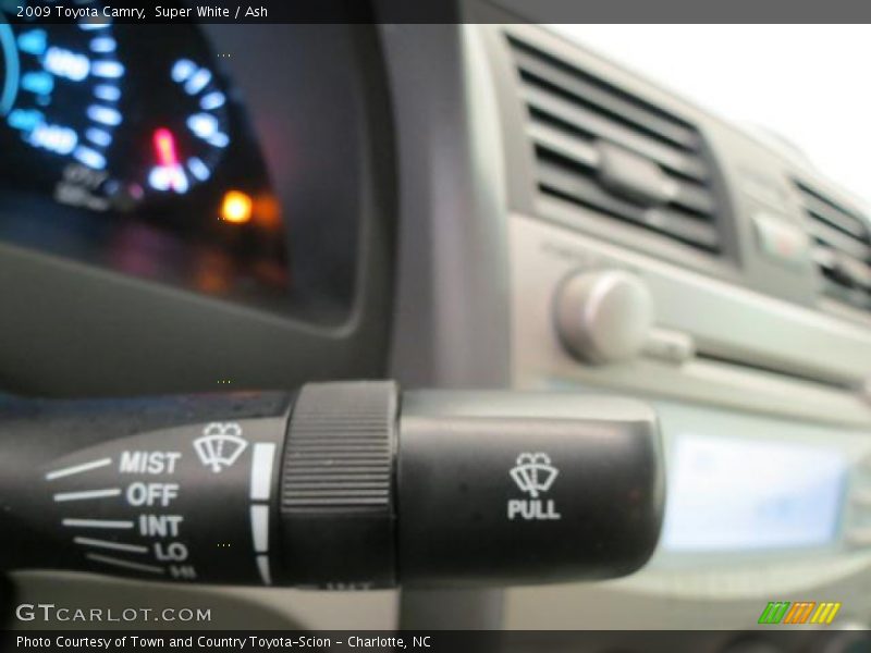 Super White / Ash 2009 Toyota Camry