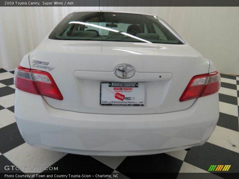 Super White / Ash 2009 Toyota Camry