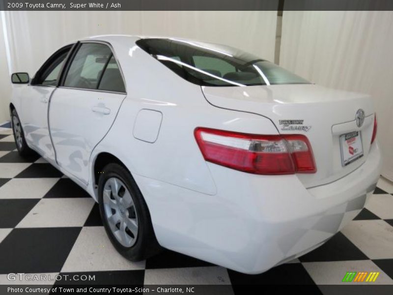 Super White / Ash 2009 Toyota Camry