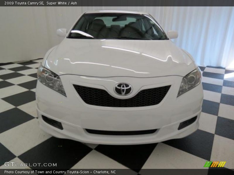 Super White / Ash 2009 Toyota Camry SE