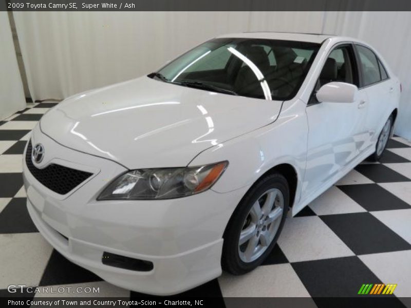 Super White / Ash 2009 Toyota Camry SE