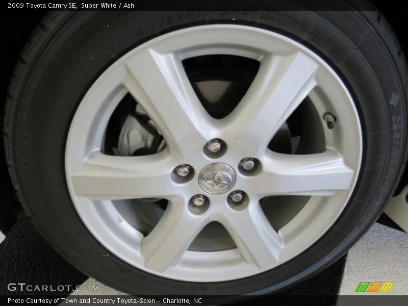 Super White / Ash 2009 Toyota Camry SE