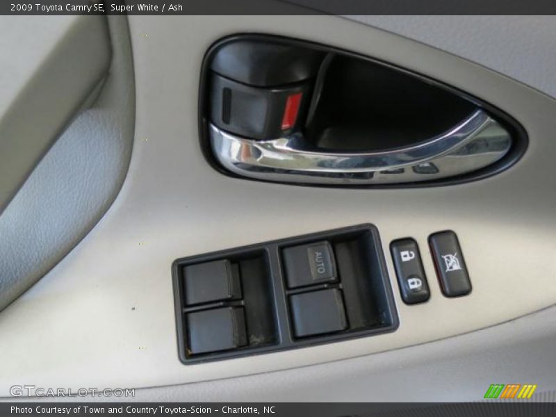 Super White / Ash 2009 Toyota Camry SE