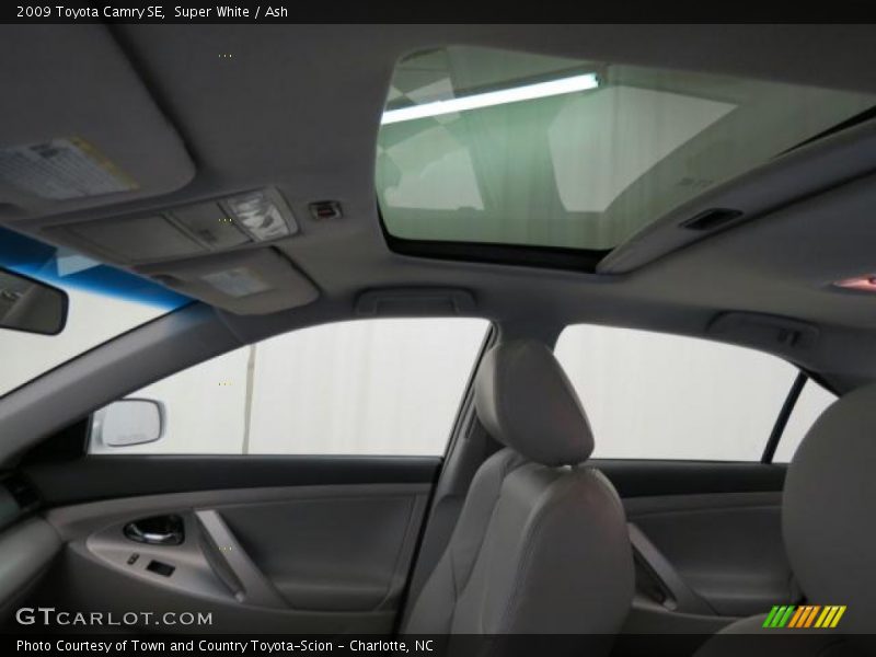 Super White / Ash 2009 Toyota Camry SE