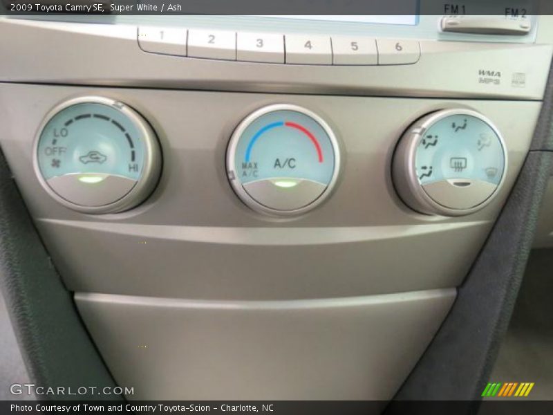 Super White / Ash 2009 Toyota Camry SE