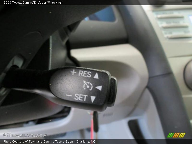 Super White / Ash 2009 Toyota Camry SE