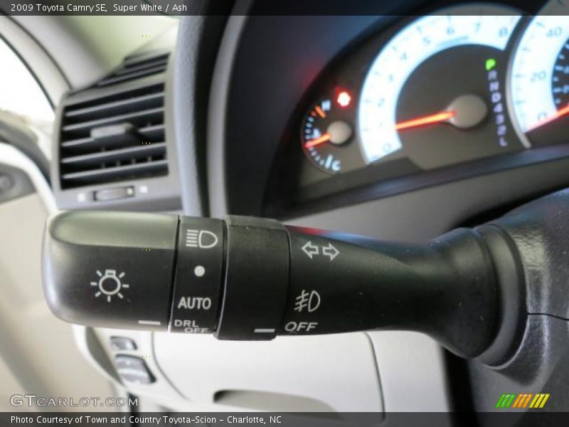 Super White / Ash 2009 Toyota Camry SE