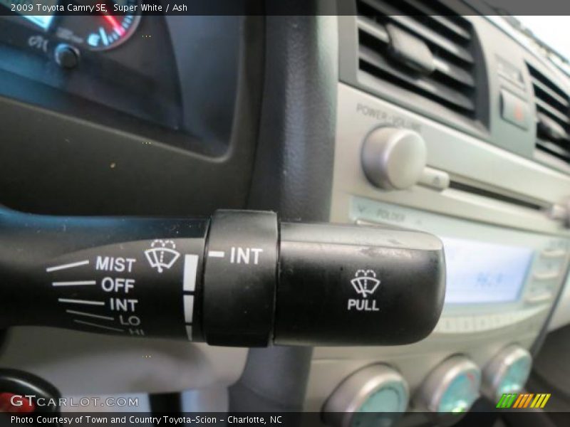 Super White / Ash 2009 Toyota Camry SE