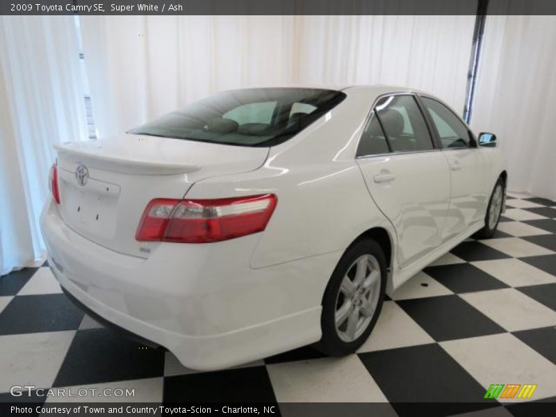 Super White / Ash 2009 Toyota Camry SE