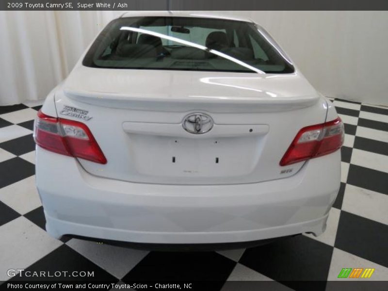 Super White / Ash 2009 Toyota Camry SE