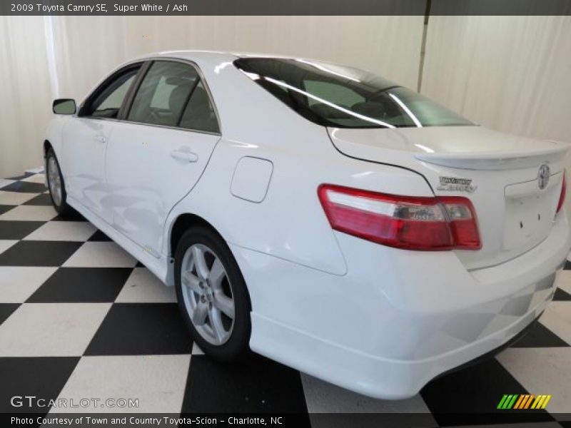 Super White / Ash 2009 Toyota Camry SE