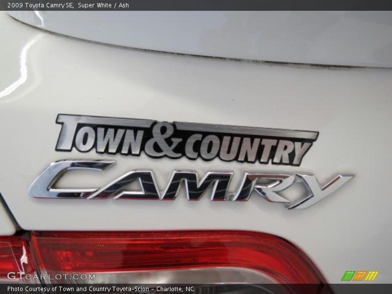 Super White / Ash 2009 Toyota Camry SE