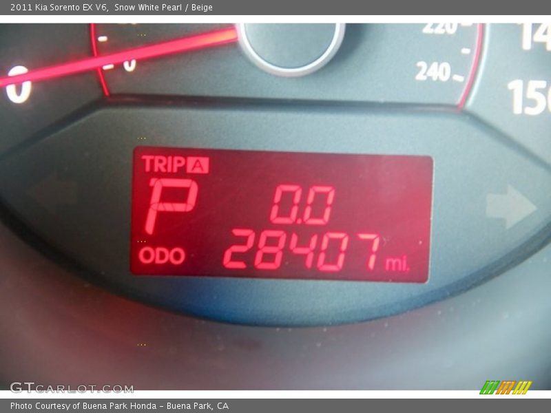 Snow White Pearl / Beige 2011 Kia Sorento EX V6