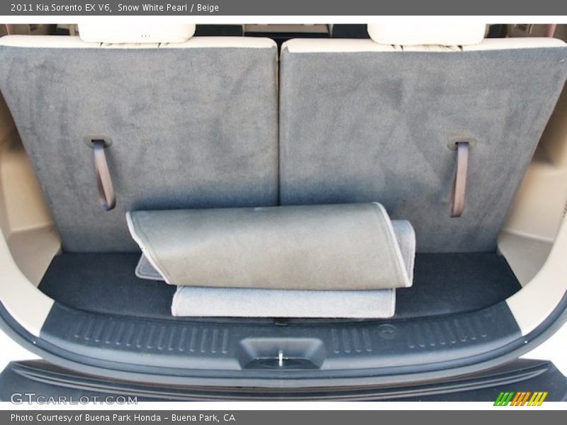 Snow White Pearl / Beige 2011 Kia Sorento EX V6