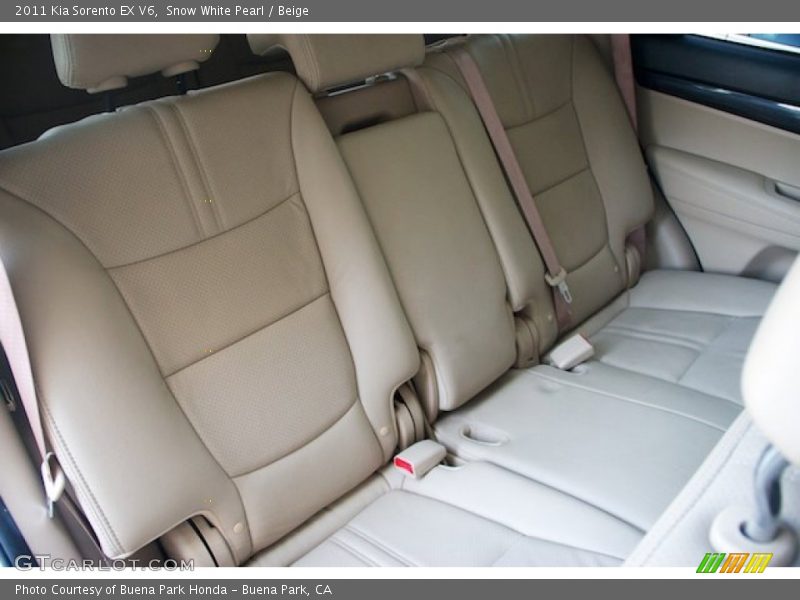 Snow White Pearl / Beige 2011 Kia Sorento EX V6