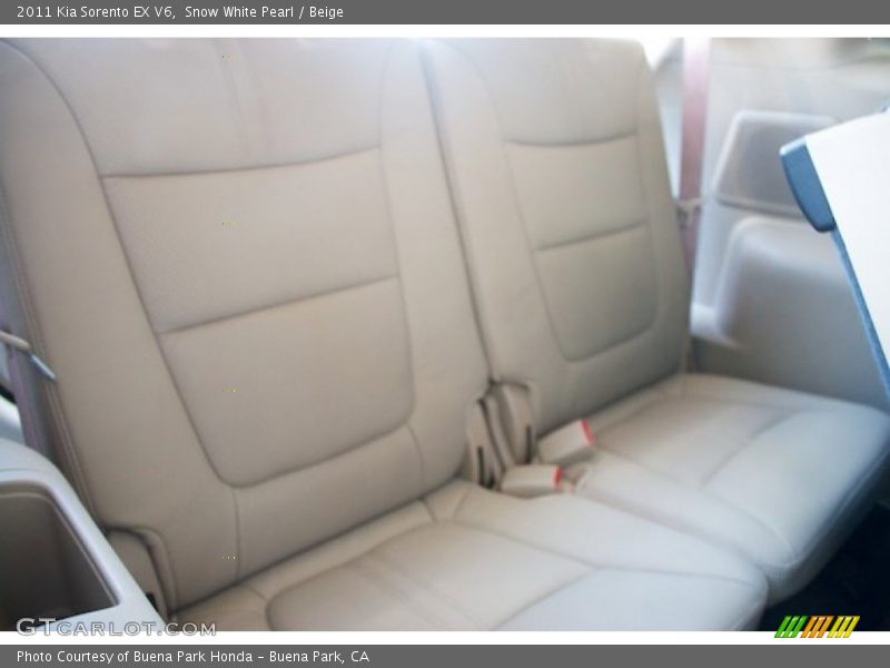 Snow White Pearl / Beige 2011 Kia Sorento EX V6