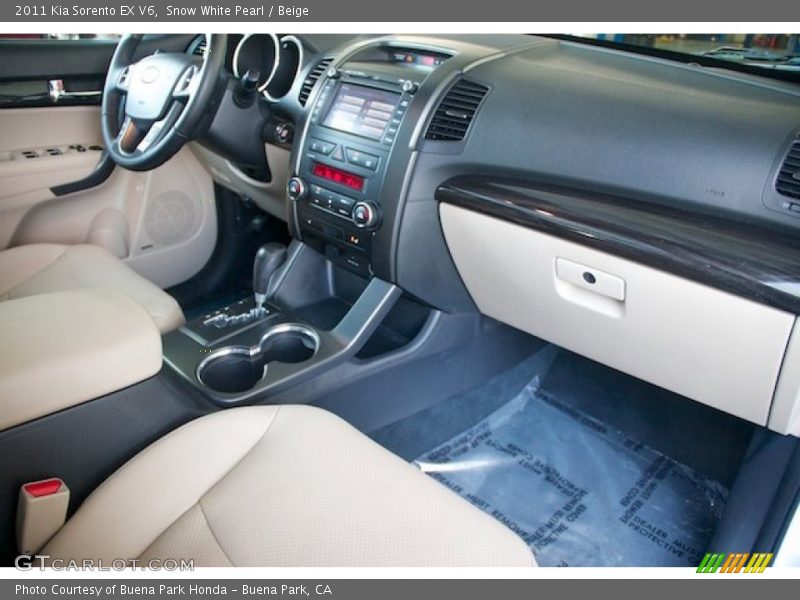Snow White Pearl / Beige 2011 Kia Sorento EX V6