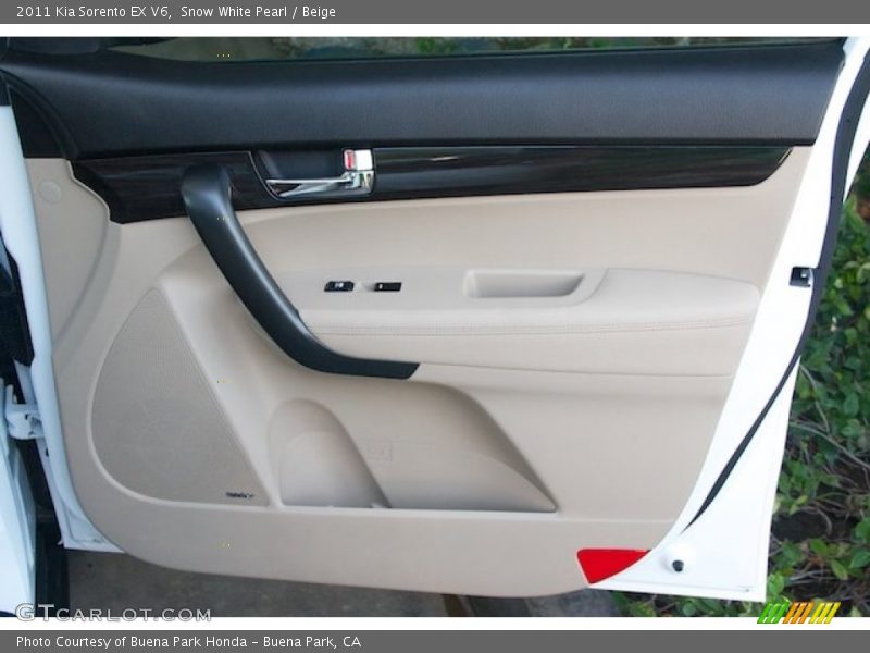 Snow White Pearl / Beige 2011 Kia Sorento EX V6