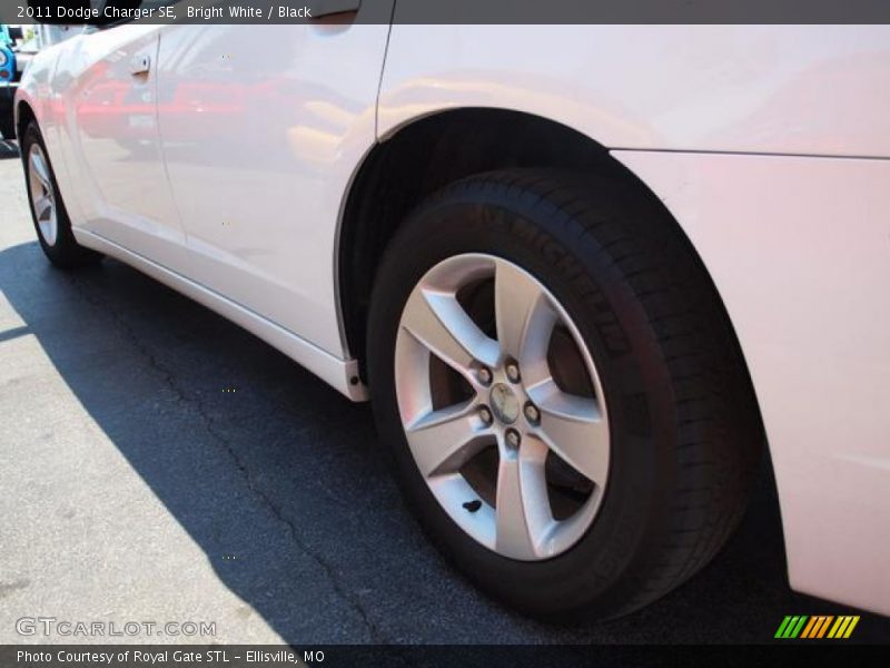 Bright White / Black 2011 Dodge Charger SE