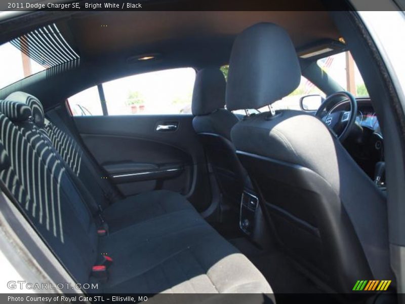 Bright White / Black 2011 Dodge Charger SE